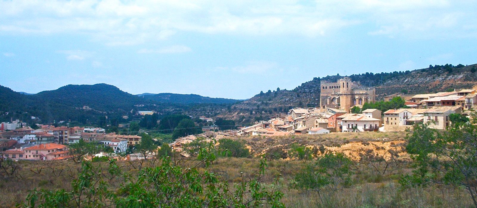 Vista panorámica de Valderrobres y el paisaje de la comarca del Matarraña.