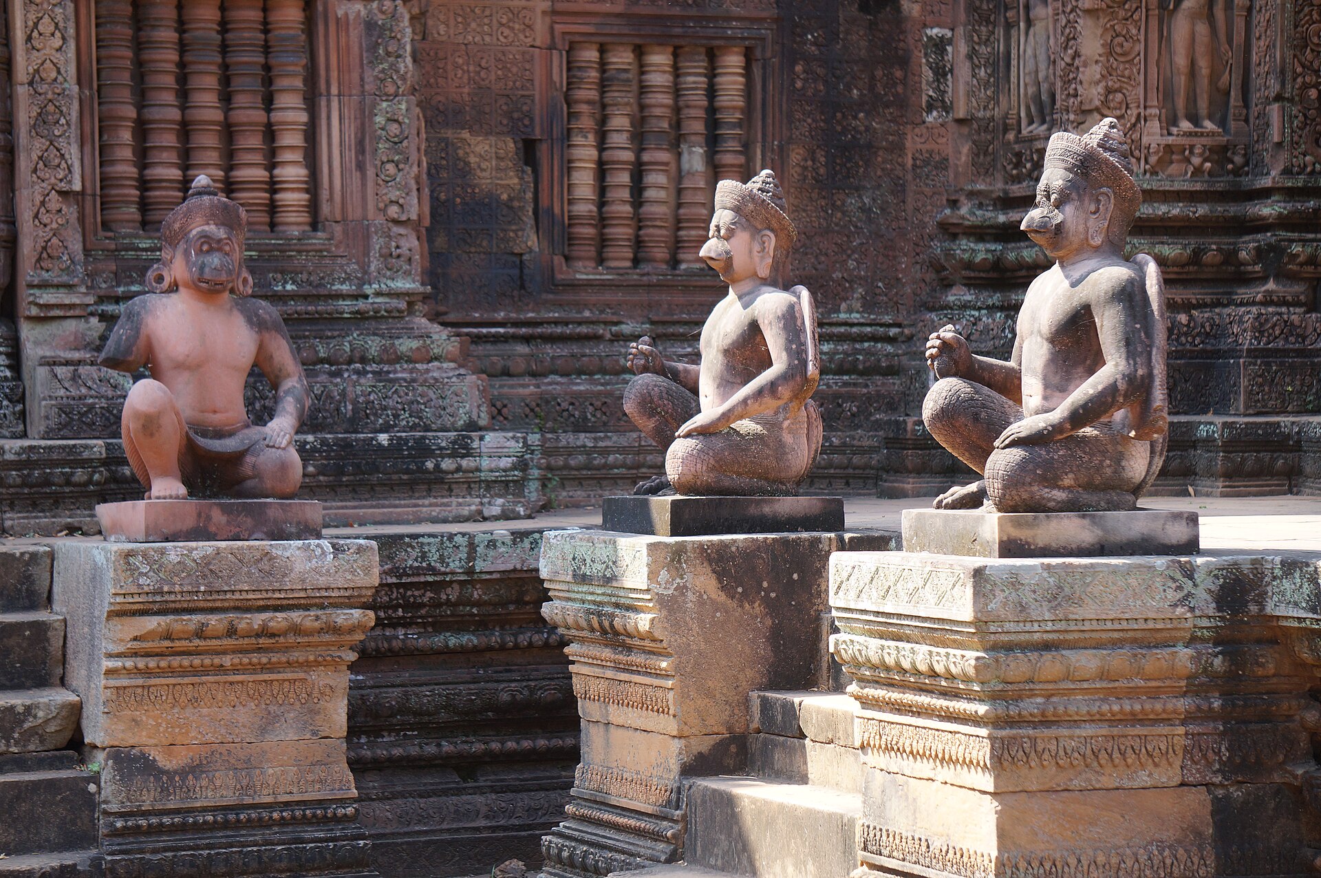 Templo de Banteay Srei, de arenisca rosada, en el conjunto arqueológico de Angkor.
